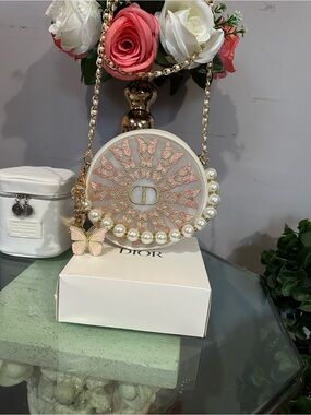 Dior 2026 Spring Limited Edition Butterfly Embroidery Cosmetic
Round Pouch-NIB